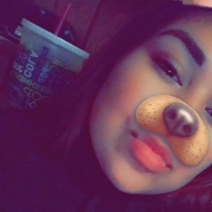 Meet your Posher, Lina